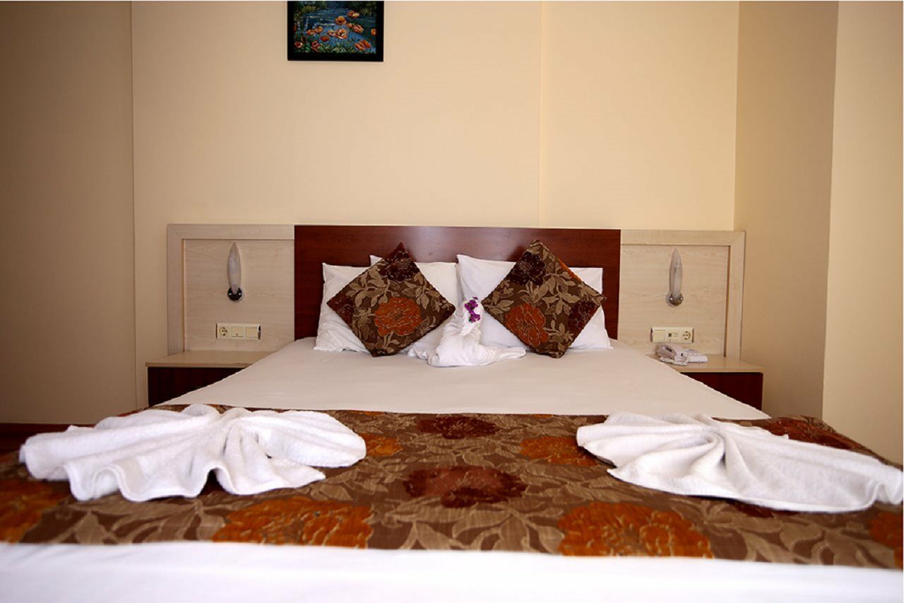 Lara Dinc Hotel Antalia Esterno foto